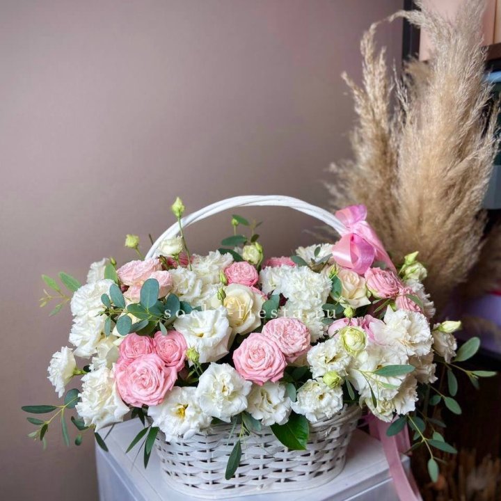 Цветочная корзина "Пинки вайт" в Новочеркасске