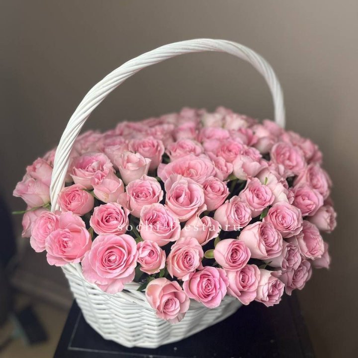 101 розовая роза в корзине в Новочеркасске