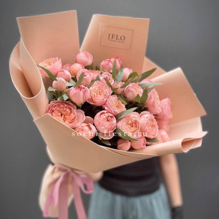 Букет из 9 кустовых роз Джульетта в Новочеркасске