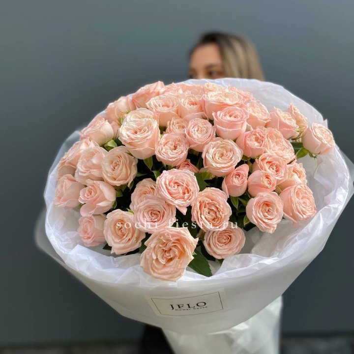 Букет кустовых роз Бомбастик в Новочеркасске