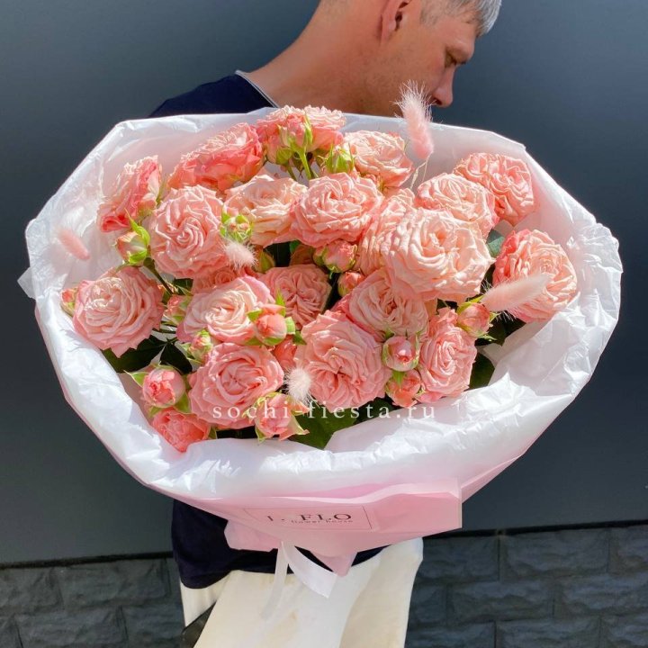 Пионовидные розы Мадам Бомбастик в Новочеркасске