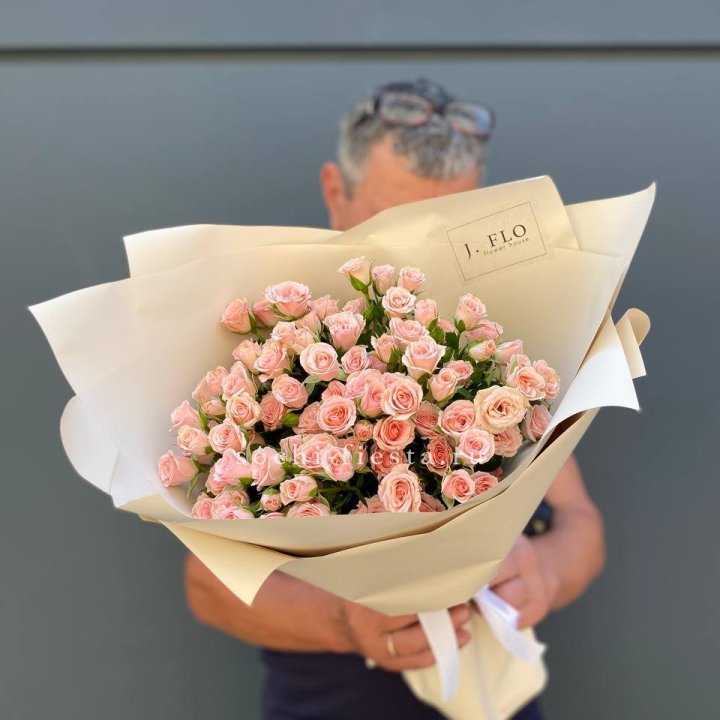 Кустовые розы леди в Новочеркасске