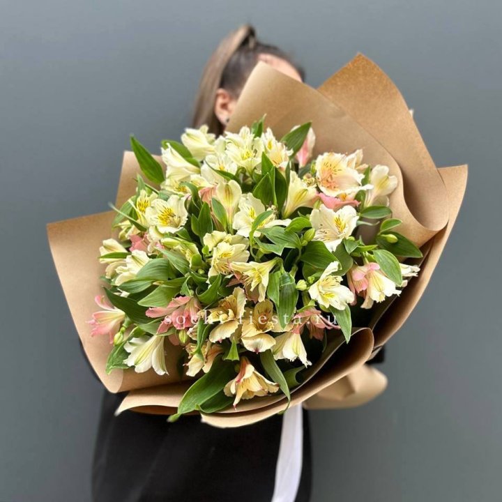 Букет альстромерий в крафте в Новочеркасске