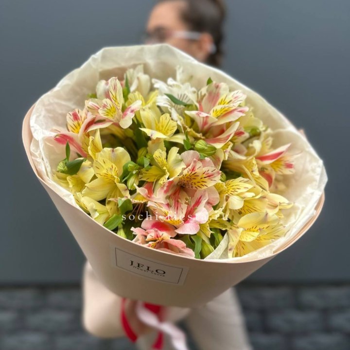 Альстромерии в нежном оформлении в Новочеркасске