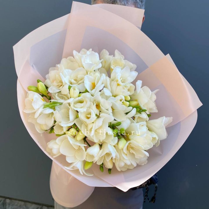 Букет белых фрезий  в Новочеркасске