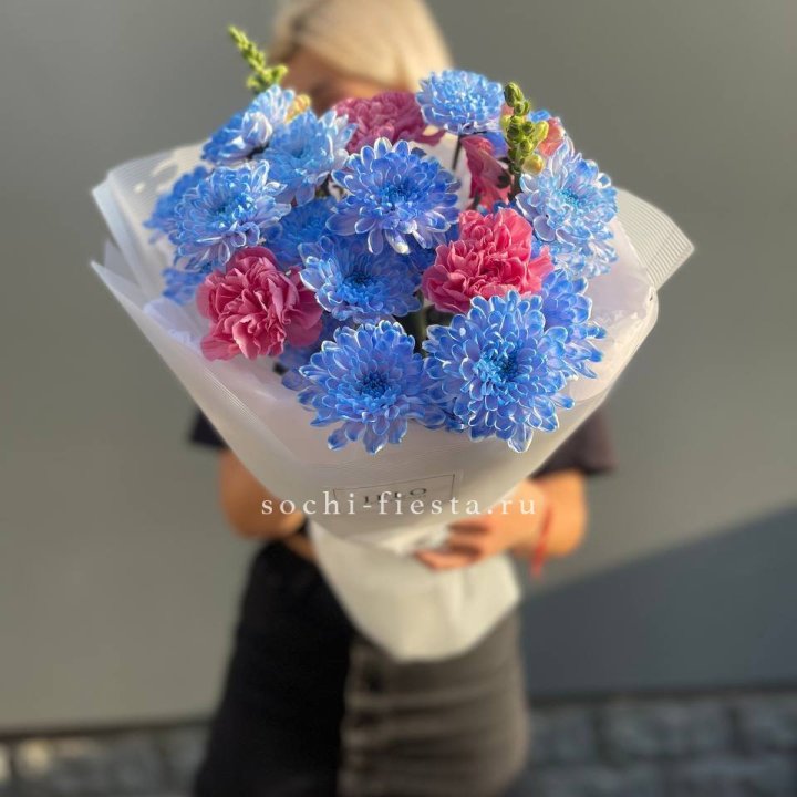 Букет сборный с хризантемой в Новочеркасске