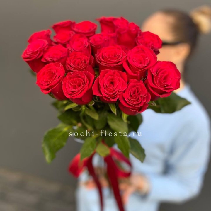 19 красных роз в Новочеркасске