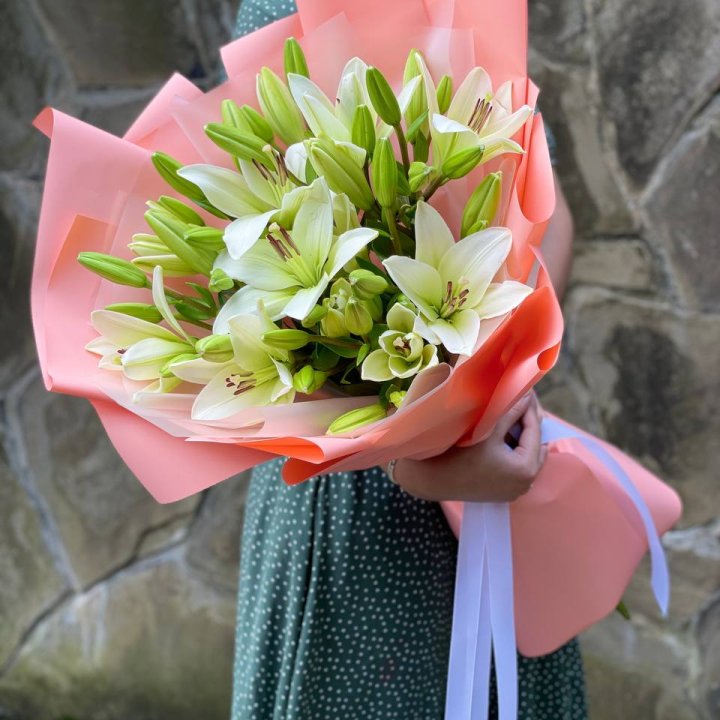 Букет из 7 белых лилий в Новочеркасске