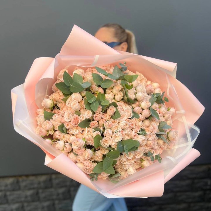 101 кустовая роза с эвкалиптом в Новочеркасске