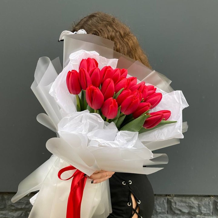  25 красных воздушных тюльпанов в Новочеркасске