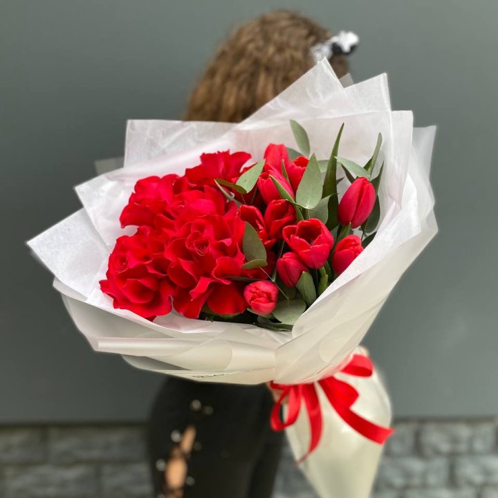 Дуо тюльпаны и розы в Новочеркасске