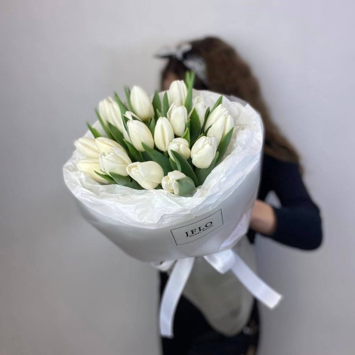  19 белых воздушных тюльпанов в Новочеркасске