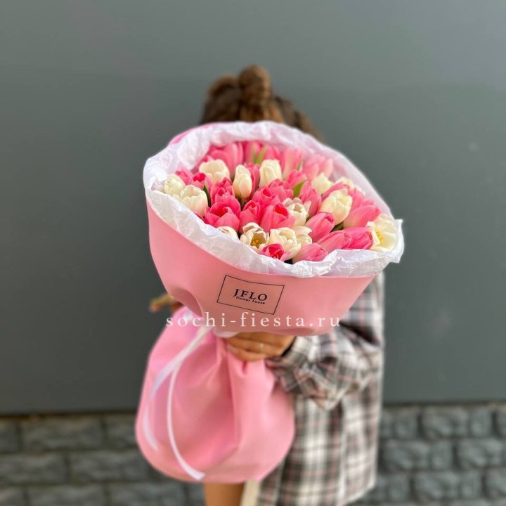 51 бело-розовый тюльпан в Новочеркасске