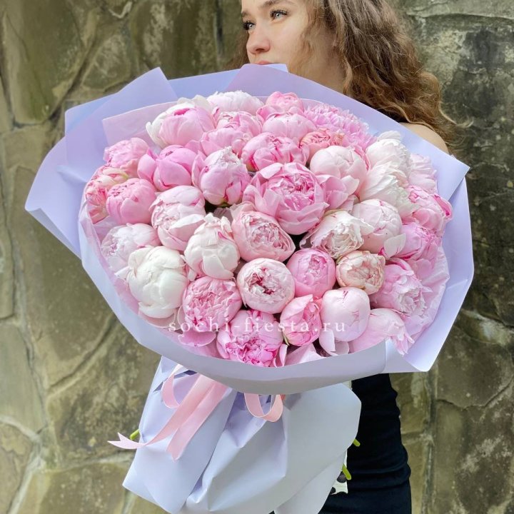 39 нежных пионов в Новочеркасске
