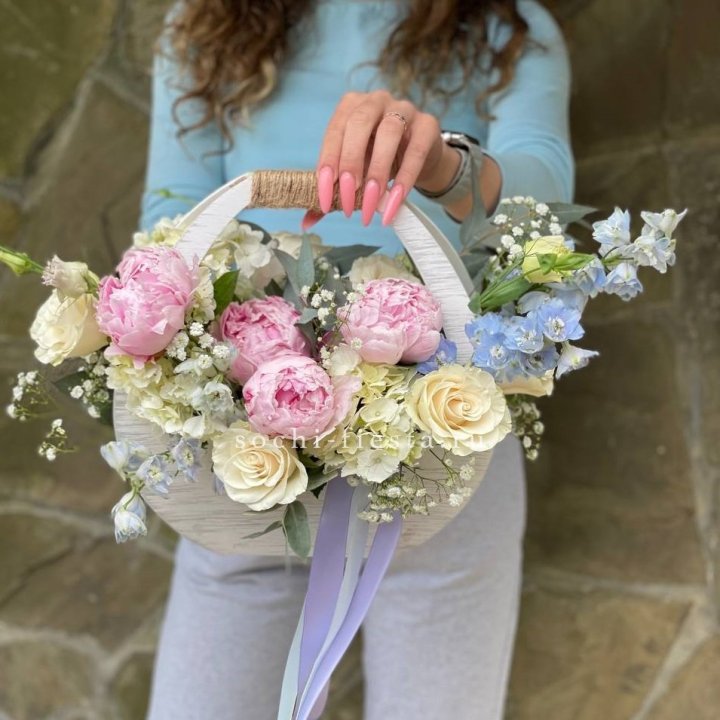 Ящик с пионами в Новочеркасске