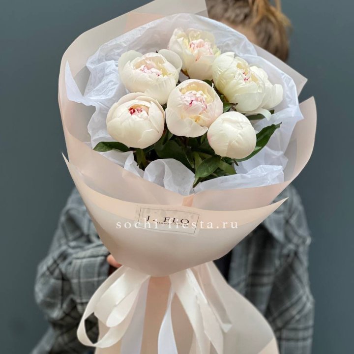 Букет белых пионов в Новочеркасске