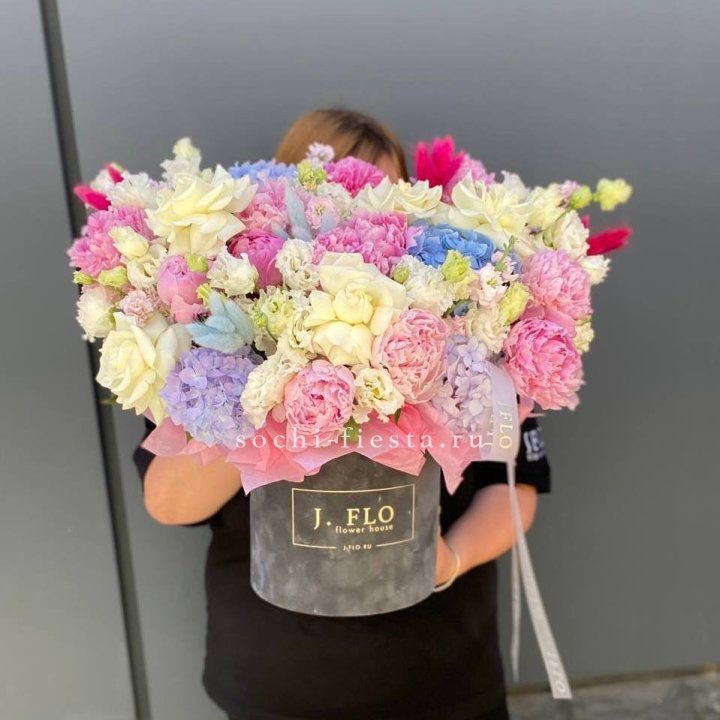 Цилиндр с пионами "Аса" в Новочеркасске