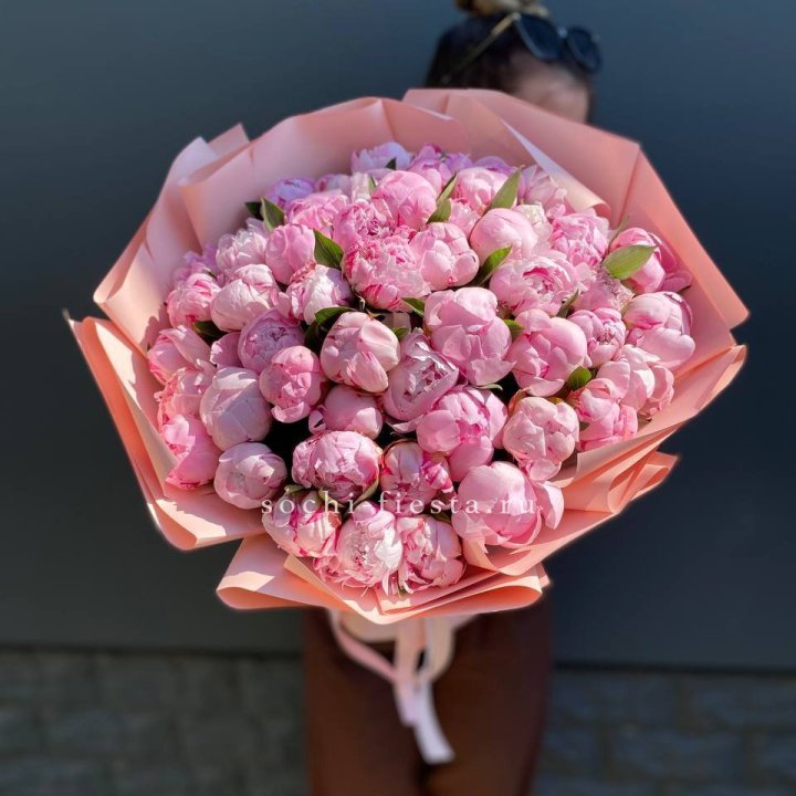 Нежный букет 51 пионов  в Новочеркасске