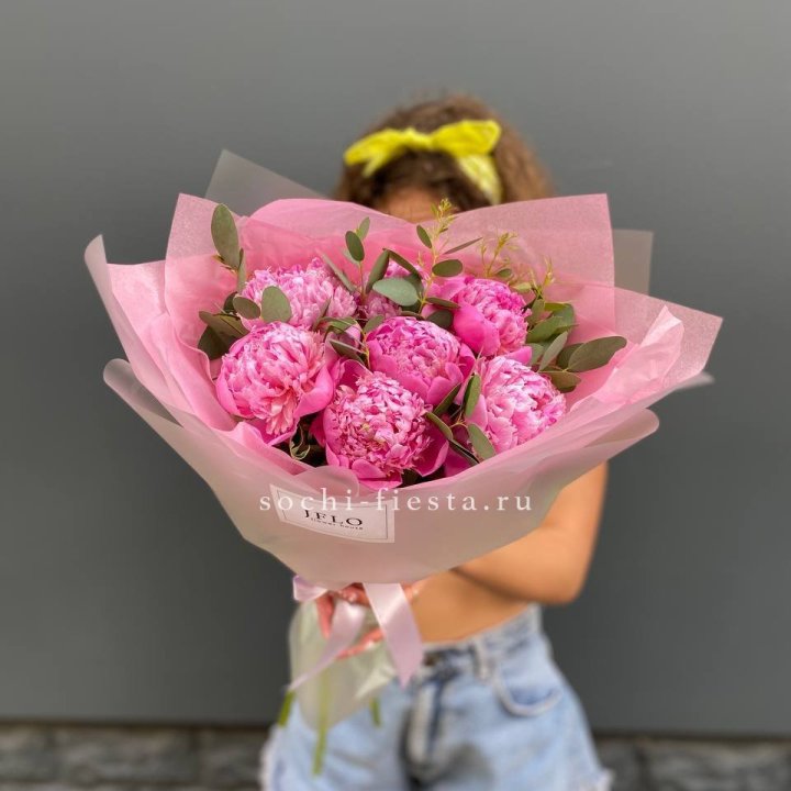 7 ярких пионов в оформлении в Новочеркасске