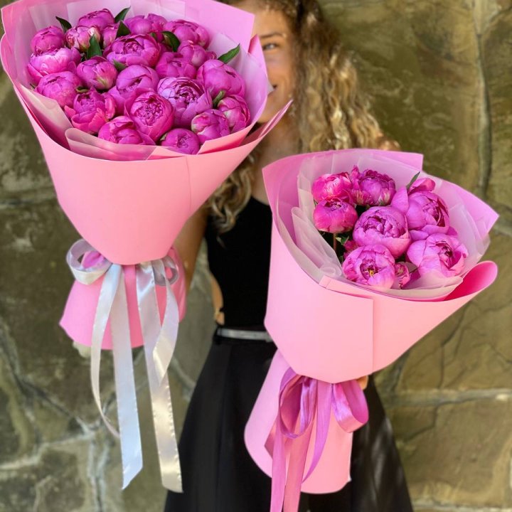 Букет ярких пионов  в Новочеркасске