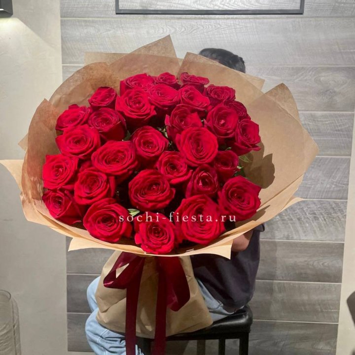 37 красных роз в крафте в Новочеркасске