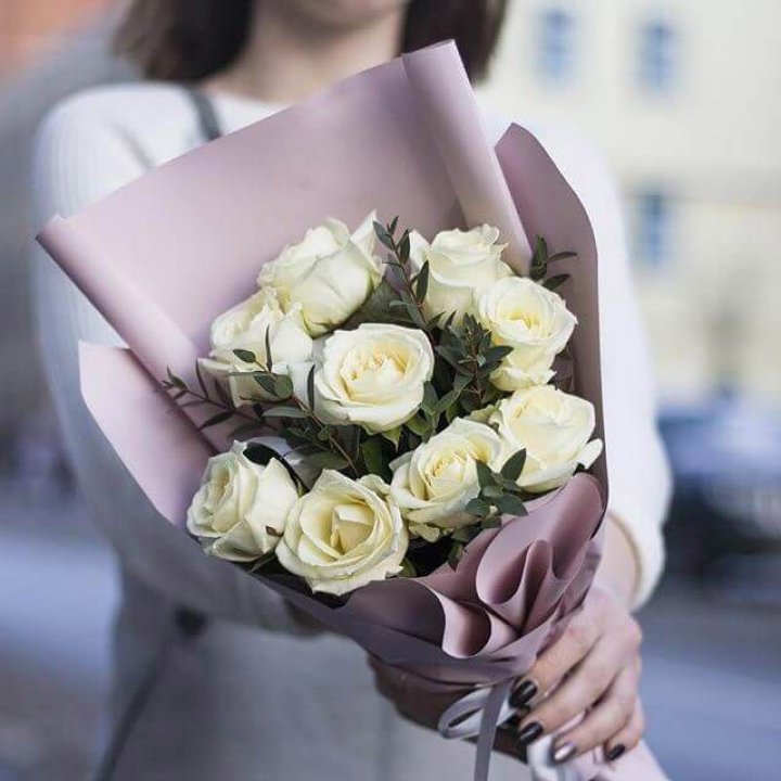 9 белых  роз "Минт" в Новочеркасске
