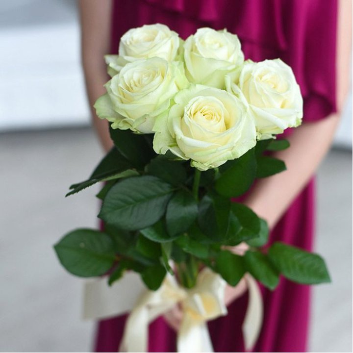 5 белых роз в Новочеркасске