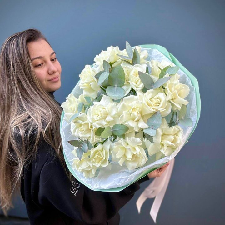 15 Белых французских роз "Ноте бьянка" в Новочеркасске
