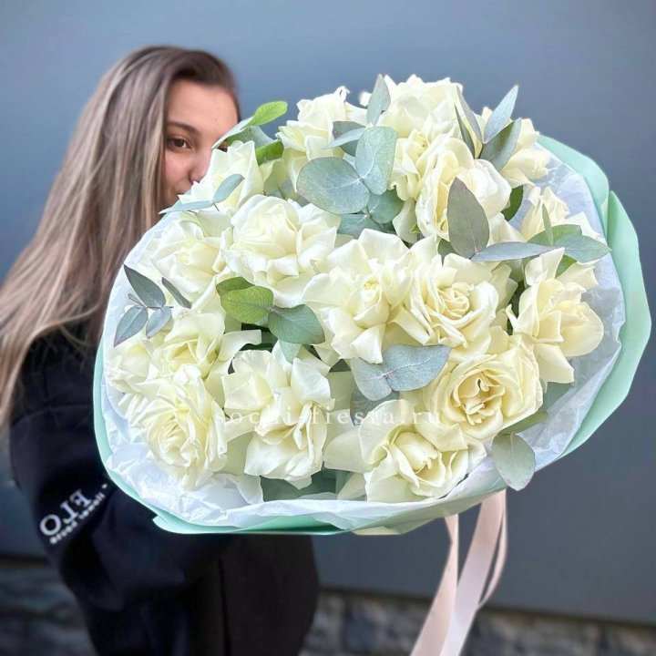 19 Белых французских роз "Ноте бьянке" в Новочеркасске
