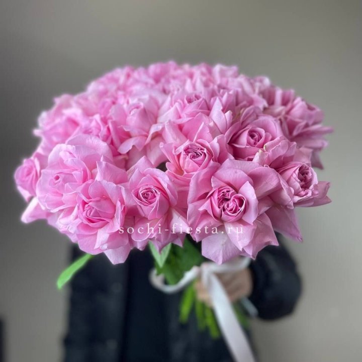 25 розовых французских роз в Новочеркасске