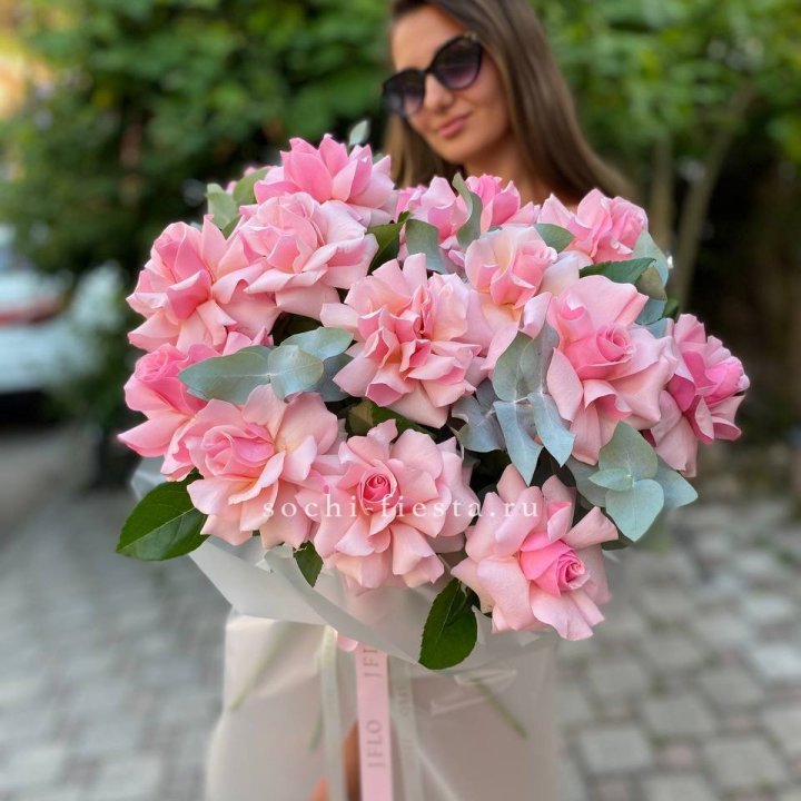 17 Розовых  французских роз в Новочеркасске