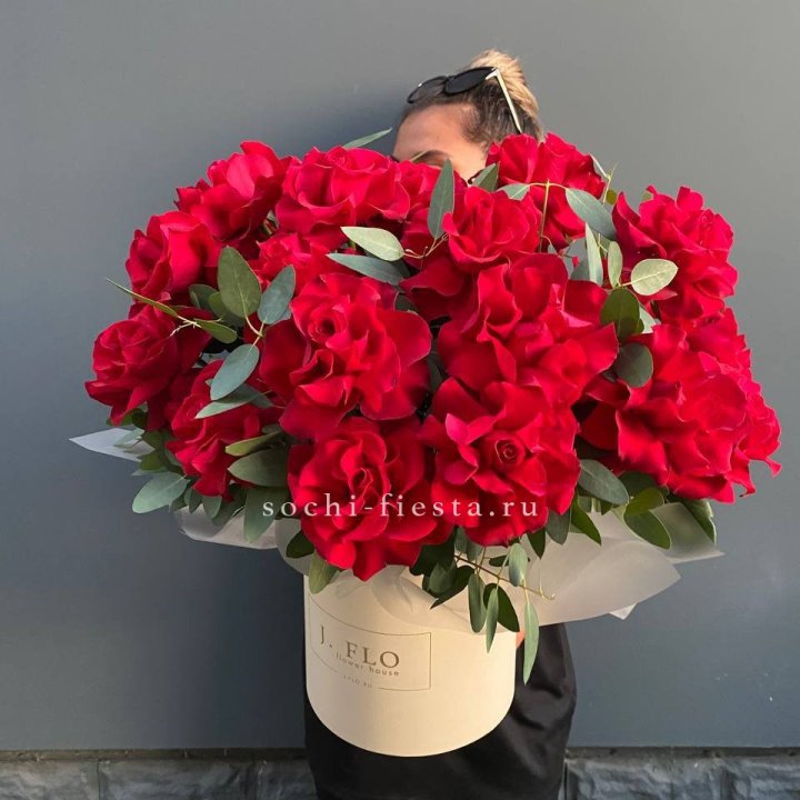 25 Французских красных роз в коробке в Новочеркасске