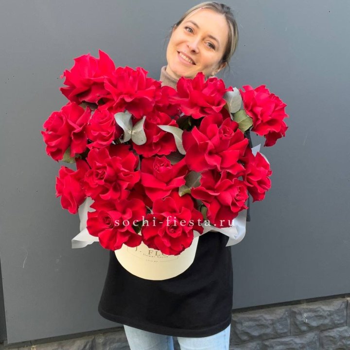 17 Французских роз в боксе в Новочеркасске