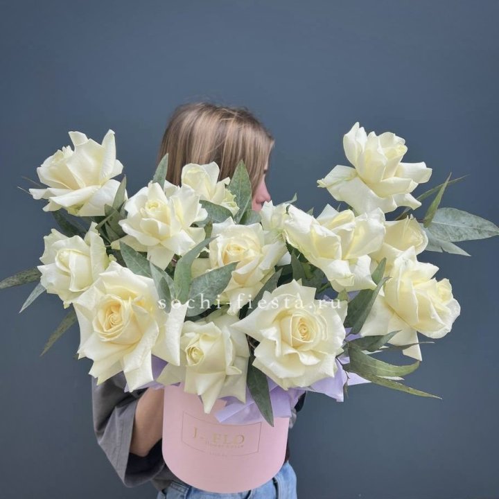 15 Французских роз в боксе в Новочеркасске