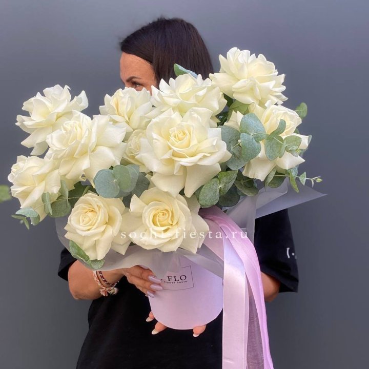 11 Французских белых роз в боксе в Новочеркасске