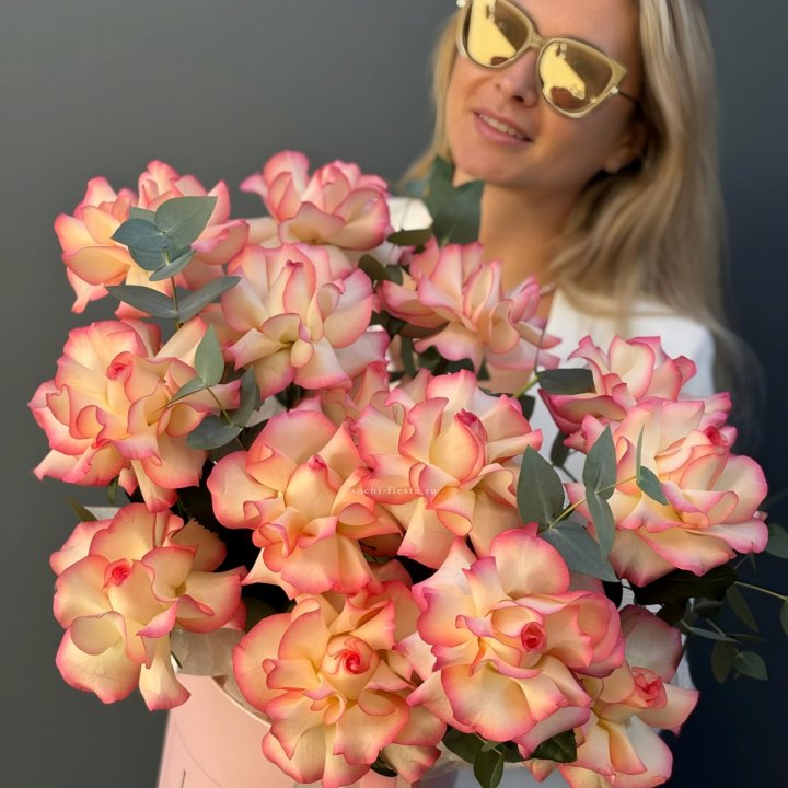 15 французских  роз Джумилия в боксе в Новочеркасске