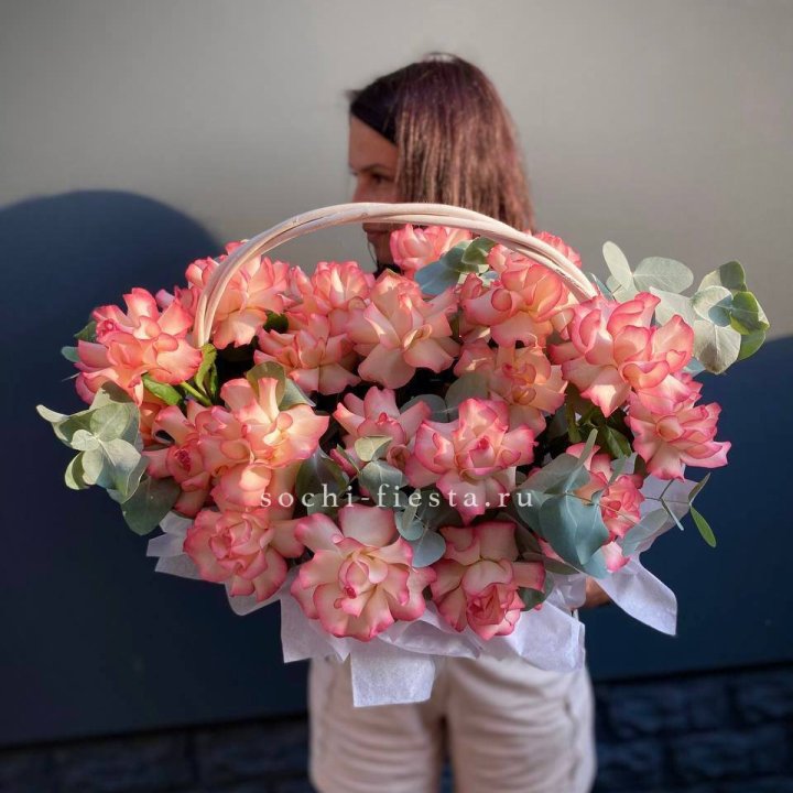 25 Французских роз Джумилия в корзине в Новочеркасске