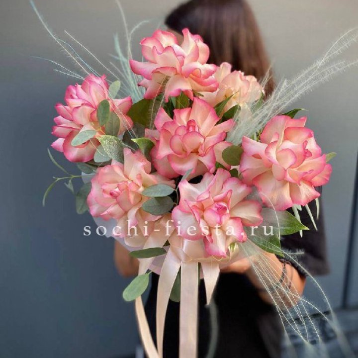 9 Французских роз Джумилия в боксе в Новочеркасске