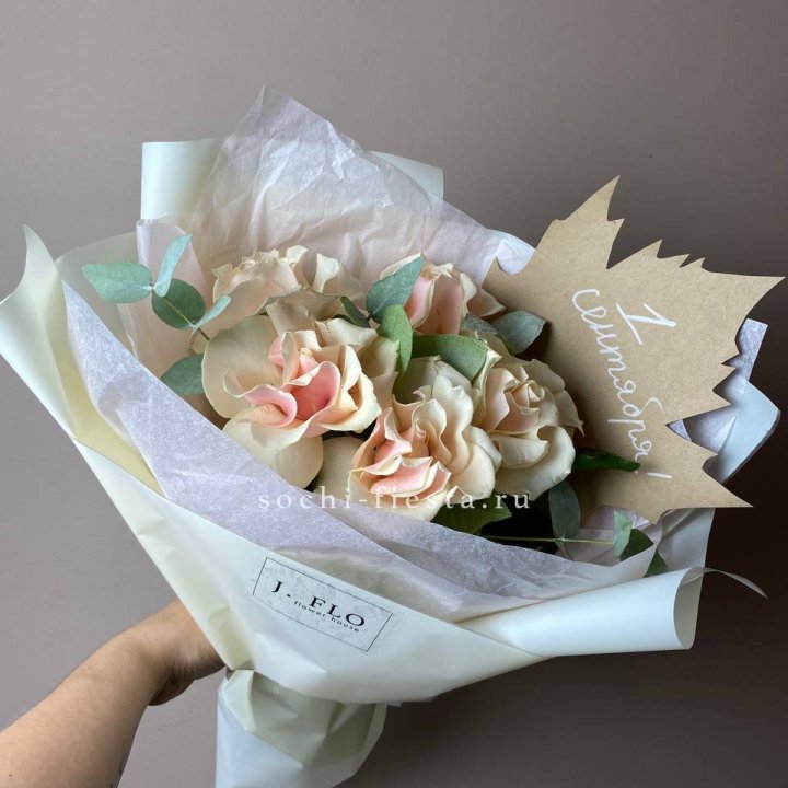 Букет кремовых роз к дню знаний в Новочеркасске