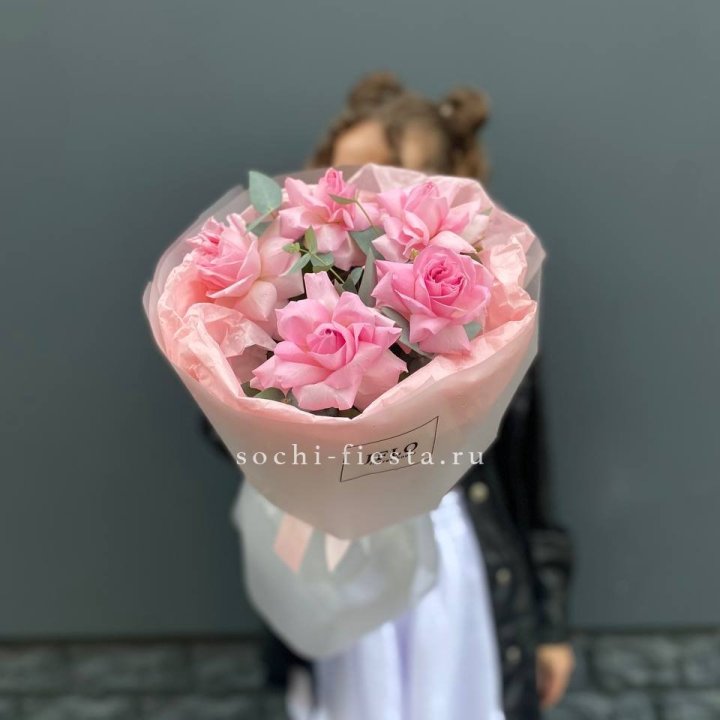 5 французских розовых роз  в Новочеркасске