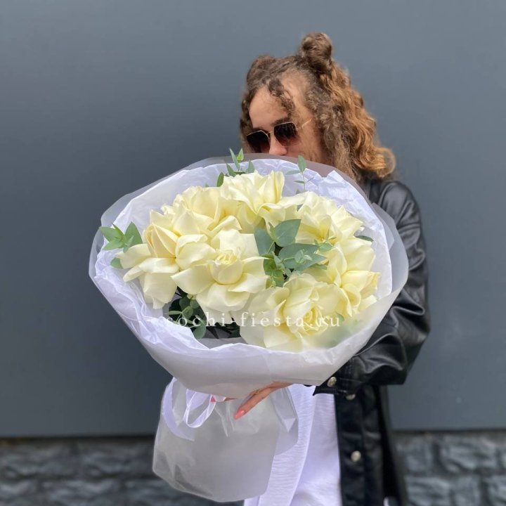 7 Белых французских роз  в Новочеркасске