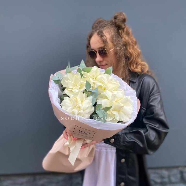 5 Белых французских роз в Новочеркасске