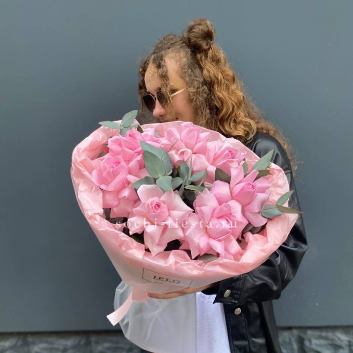 7 розовых роз в Новочеркасске