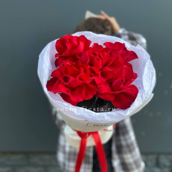 5 французских красных роз в Новочеркасске