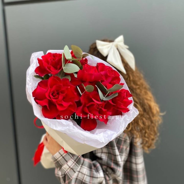 7 красных французских роз в Новочеркасске