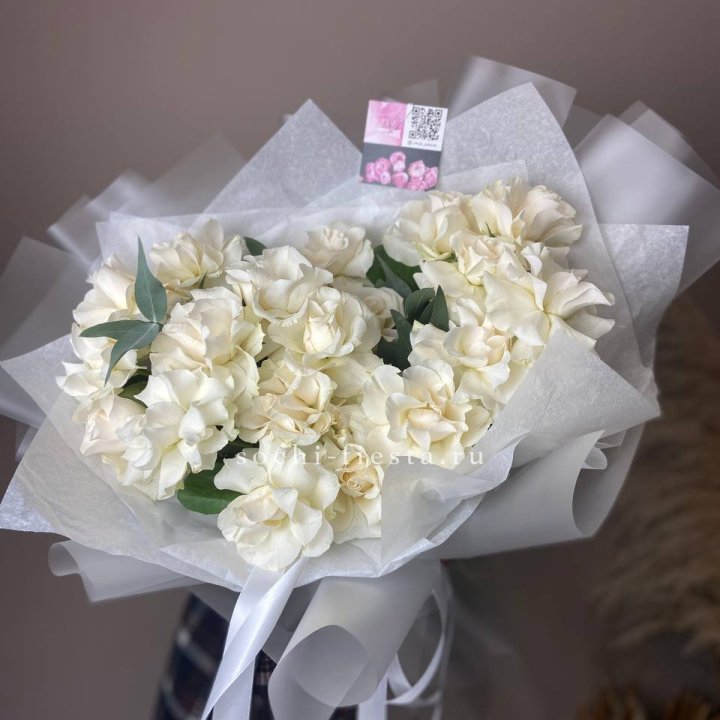 21 французских роз с эвкалиптом в Новочеркасске