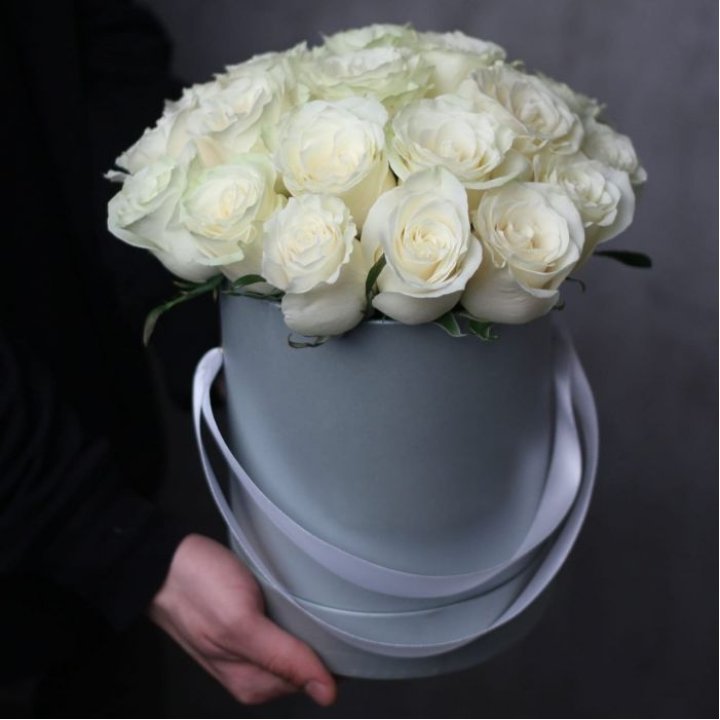 15 белых роз в цилиндре в Новочеркасске