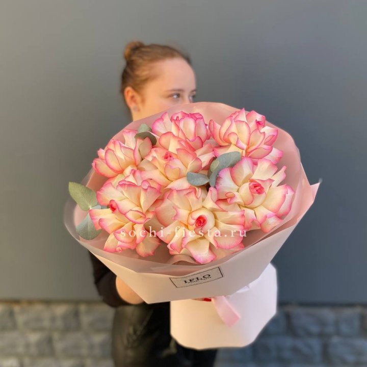 7 французских роз Джумилия в Новочеркасске