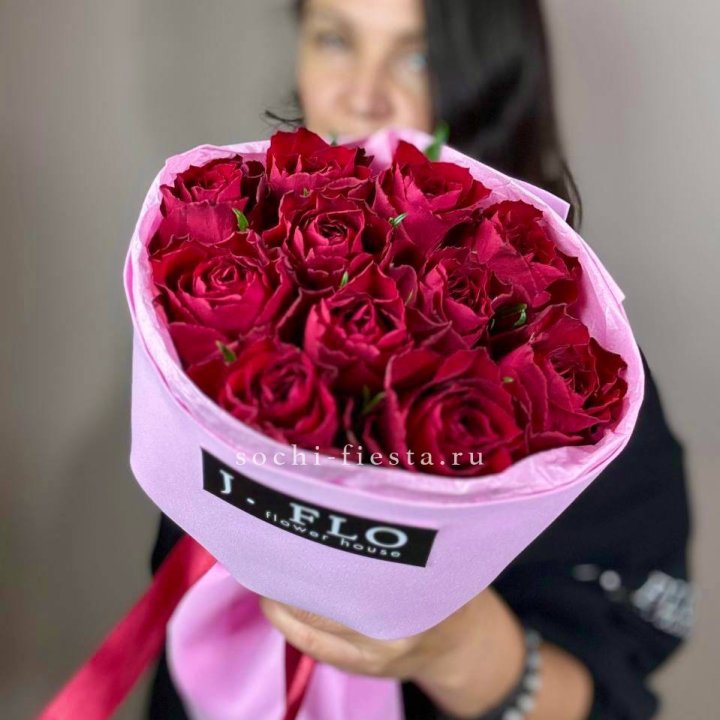 11 красных роз мадам ред в Новочеркасске