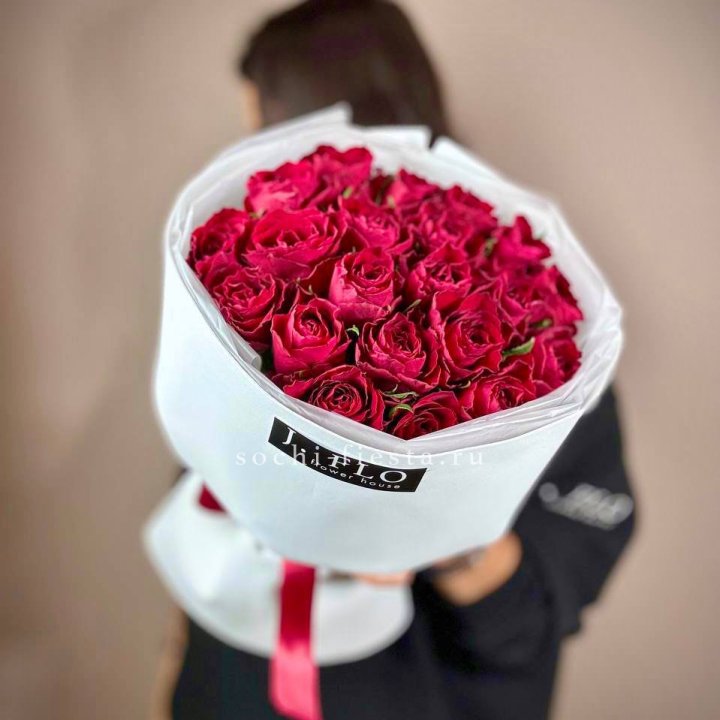 Букет красных роз мадам ред в Новочеркасске